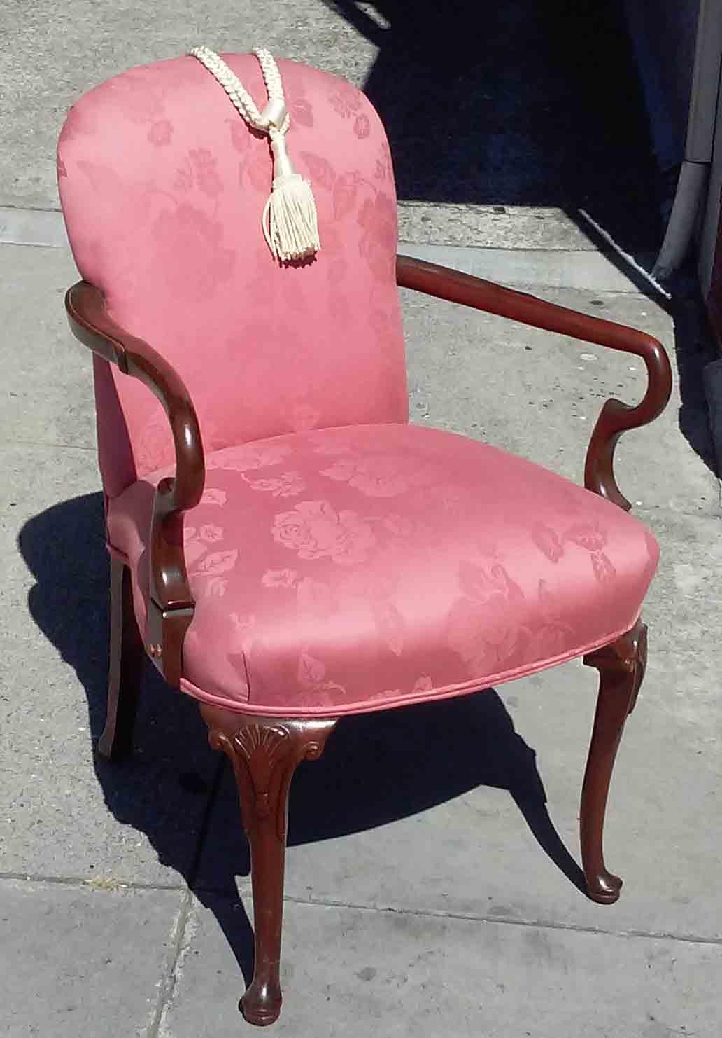 UHURU FURNITURE & COLLECTIBLES SOLD Victorian Style Mahogany Arm Chair 85
