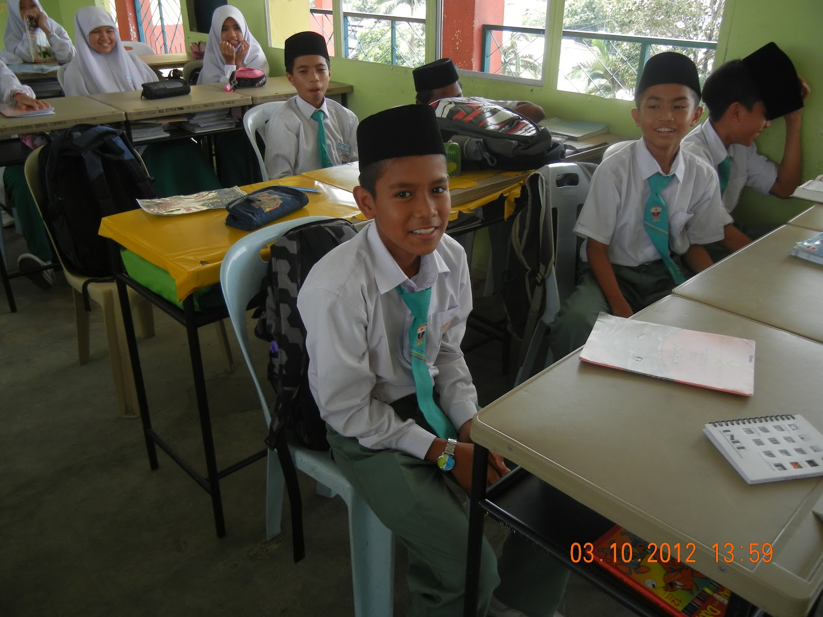 SEKOLAH MENENGAH AGAMA AL-IHSAN, KUANTAN, PAHANG: SUASANA GEMBIRA DALAM