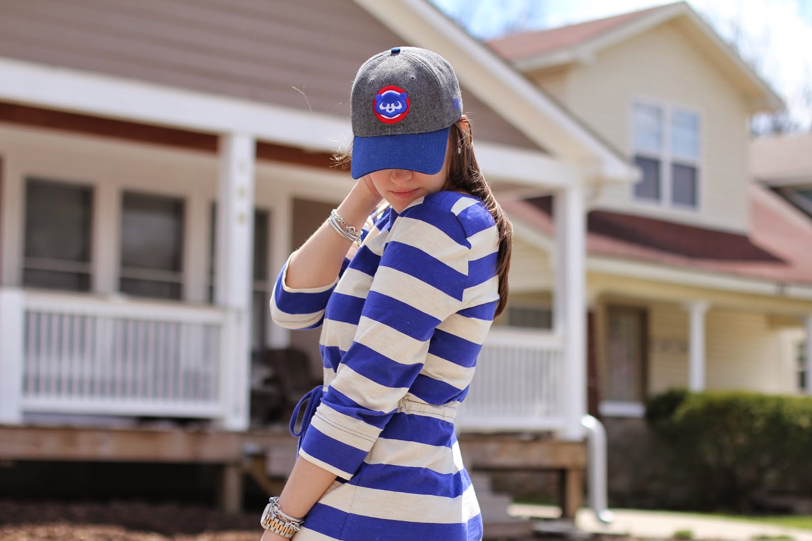 what to wear to a chicago cubs game, what to wear to a cubs game
