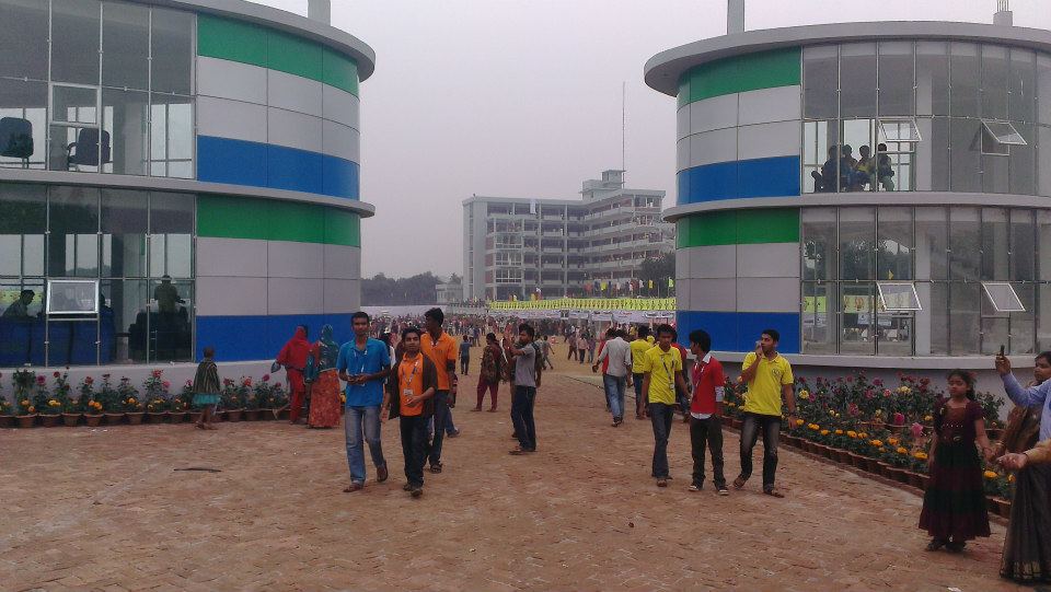 Lifestyle Of Dhaka Daffodil International University Own Campus
