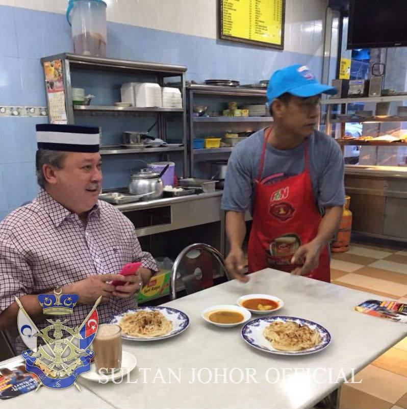 (GAMBAR) Sultan Johor makan dengan rakyat jelata