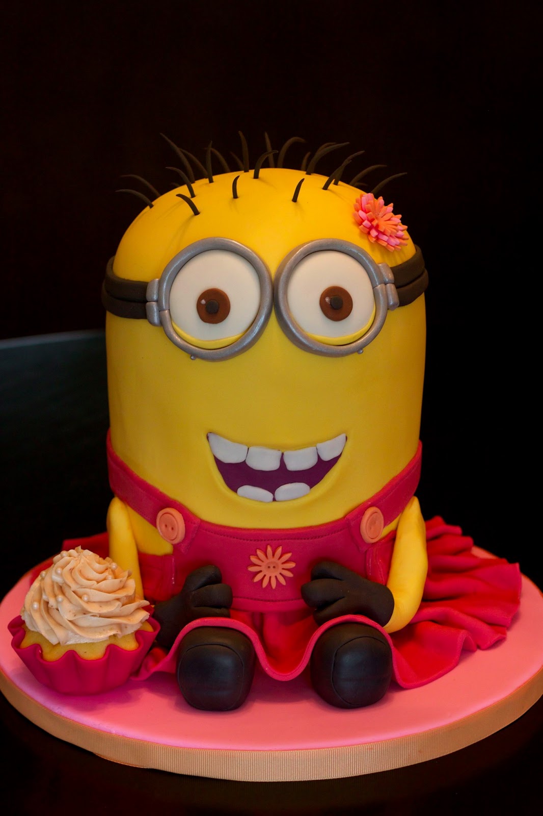 Pretty Minion Cake Design 13 Incredibly Cute And