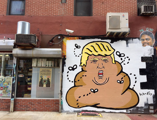 Hanksy and his sense of humor are back in New York City, after a few hours of work, the artist just finished working on a brilliant piece of shit which will surely be enjoyed by the locals.