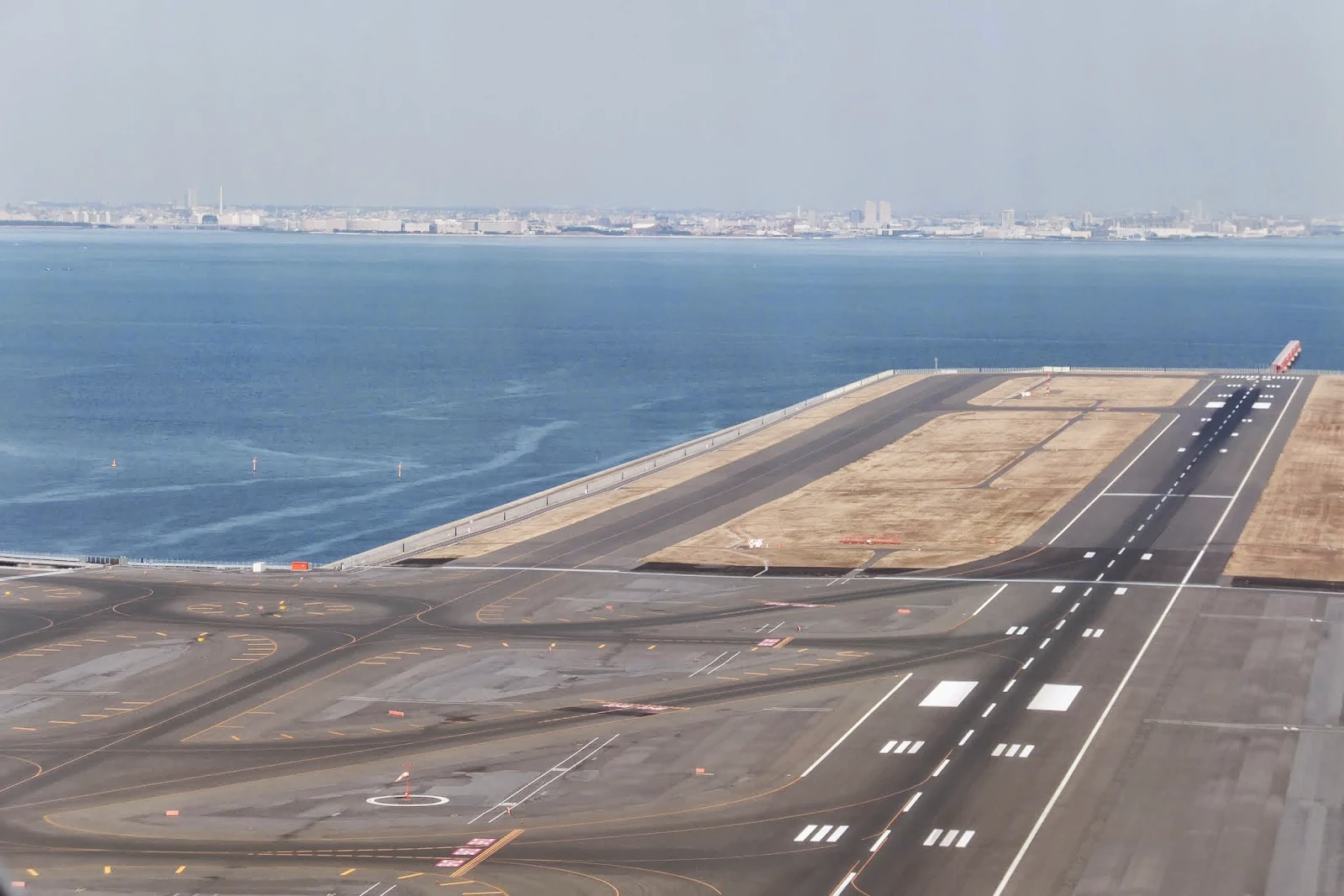 haneda-airport-runway