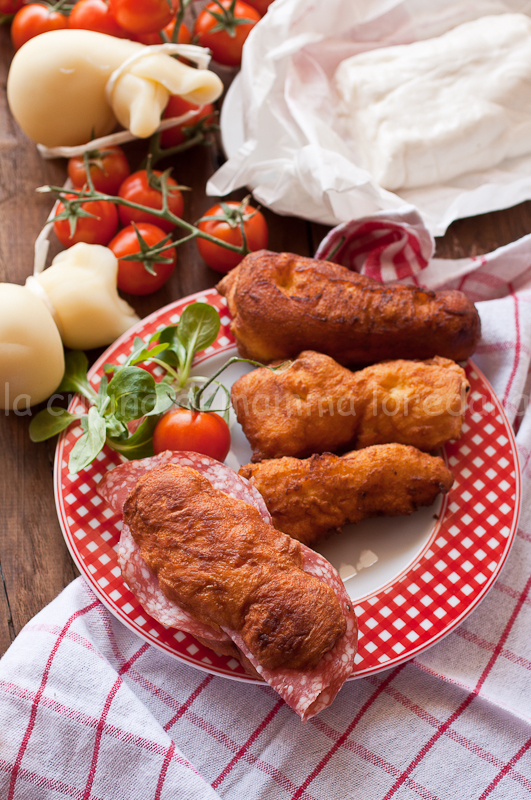 le facenne, pizze fritte salate con lievito madre molisane per l'italia nel piatto