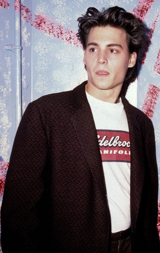 Top 30 Amazing Photographs of a Young and Hot Johnny Depp From Between ...
