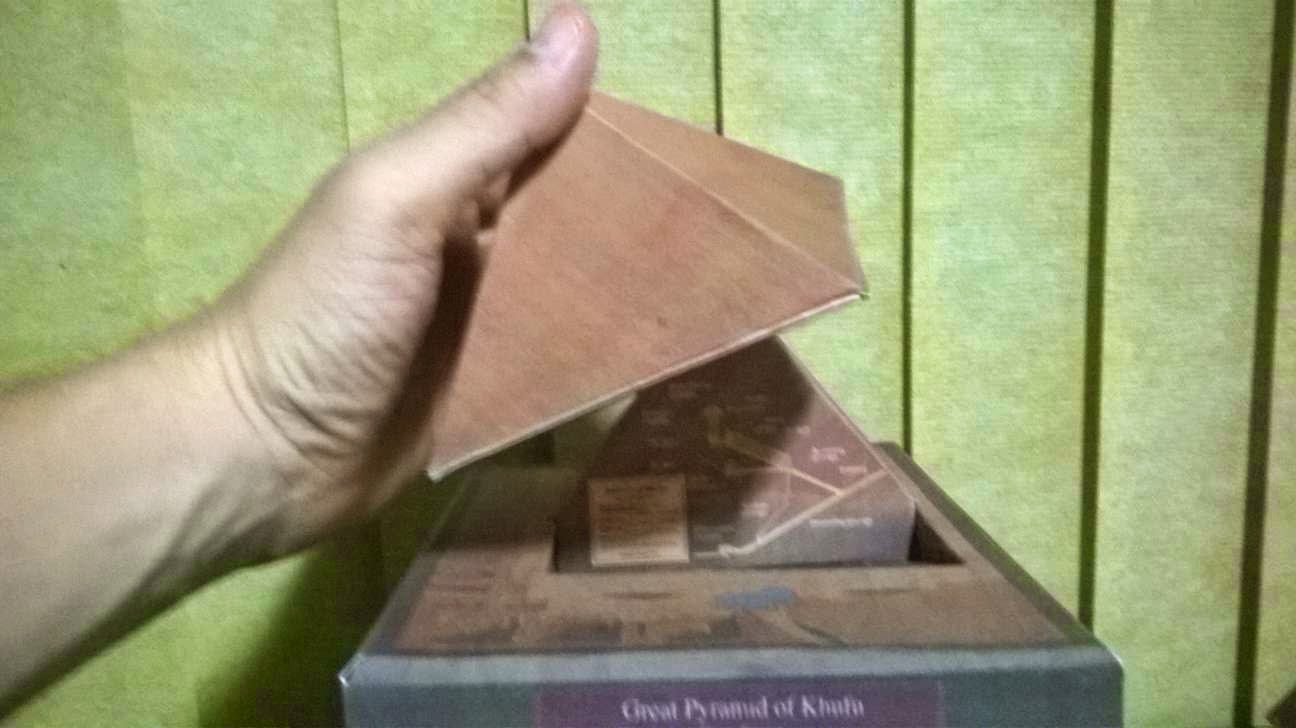 Maquete - Miniatura Pirâmide Quéops - Gizé - Egito