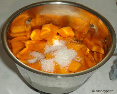mango, sugar in mixer jar