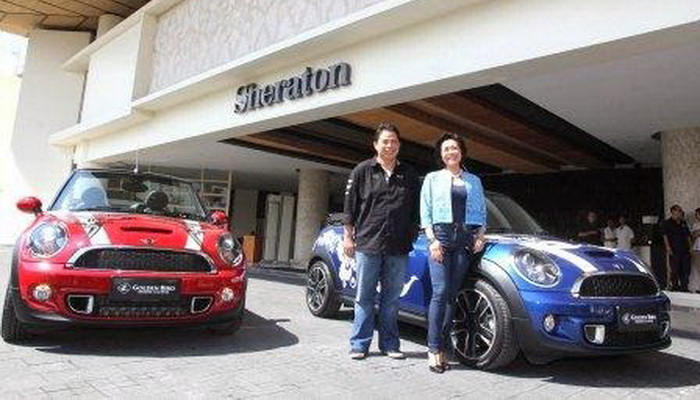 Berlibur dengan Mini Cabrio Gaya Blue Bird