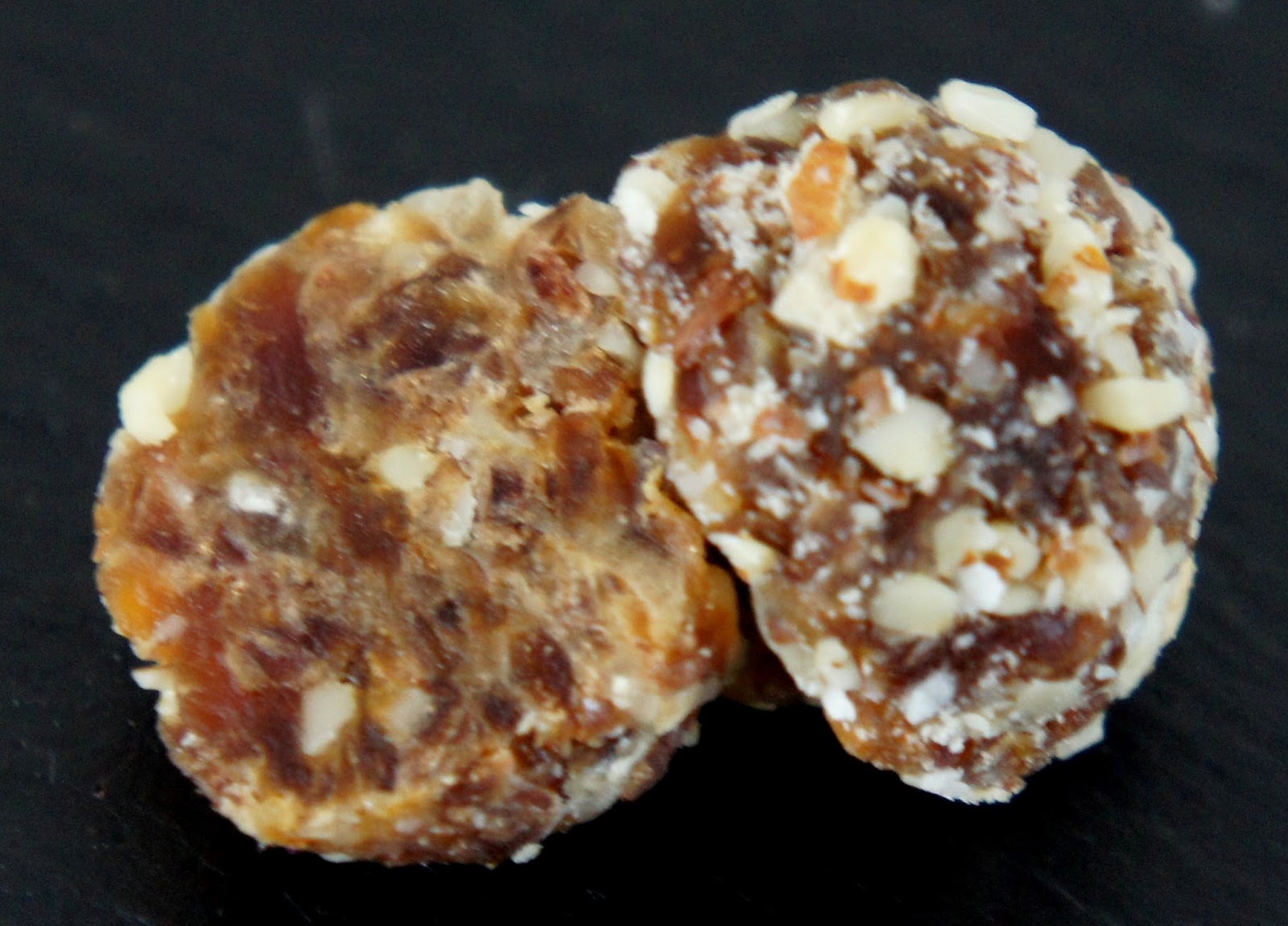 Kochglueck: Dattel-Apfel Kugeln Kochglueck: Dattel-Apfel Kugeln