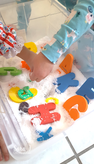 Five different sensory bins all using Instant Snow! #sensoryplay #preschool #winter