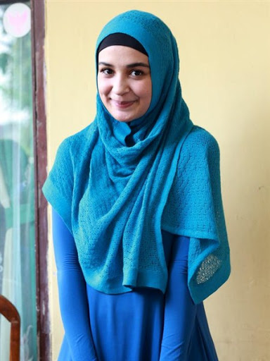 29 Model Gaya Fashion Hijab Ala Artis Ibu Kota Yang 