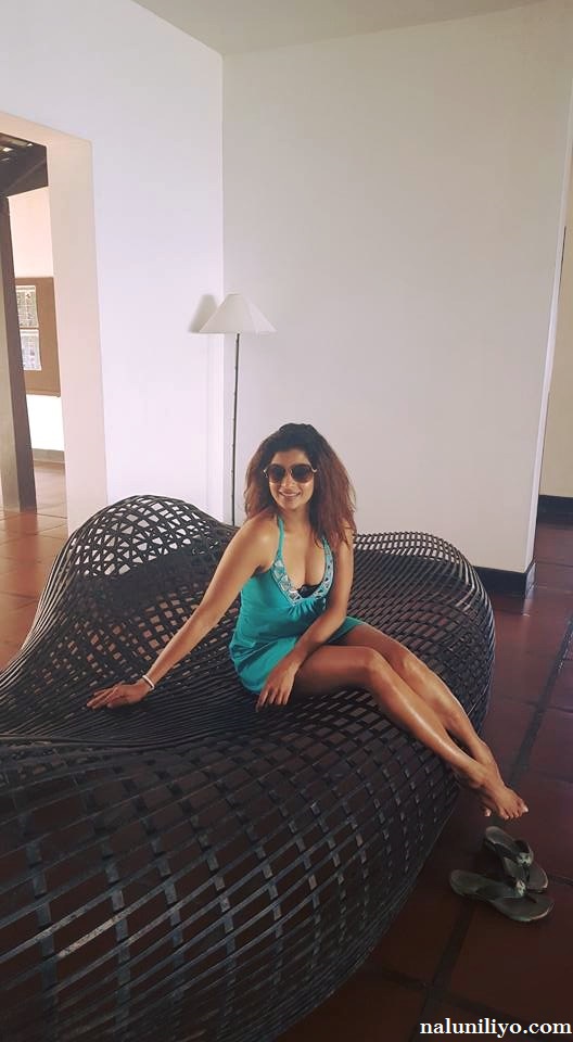 Nadeesha Hemamali's hot legs Sri lankan hot sexy girls legs
