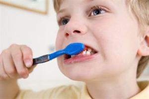 خطورة تنظيف الاسنان