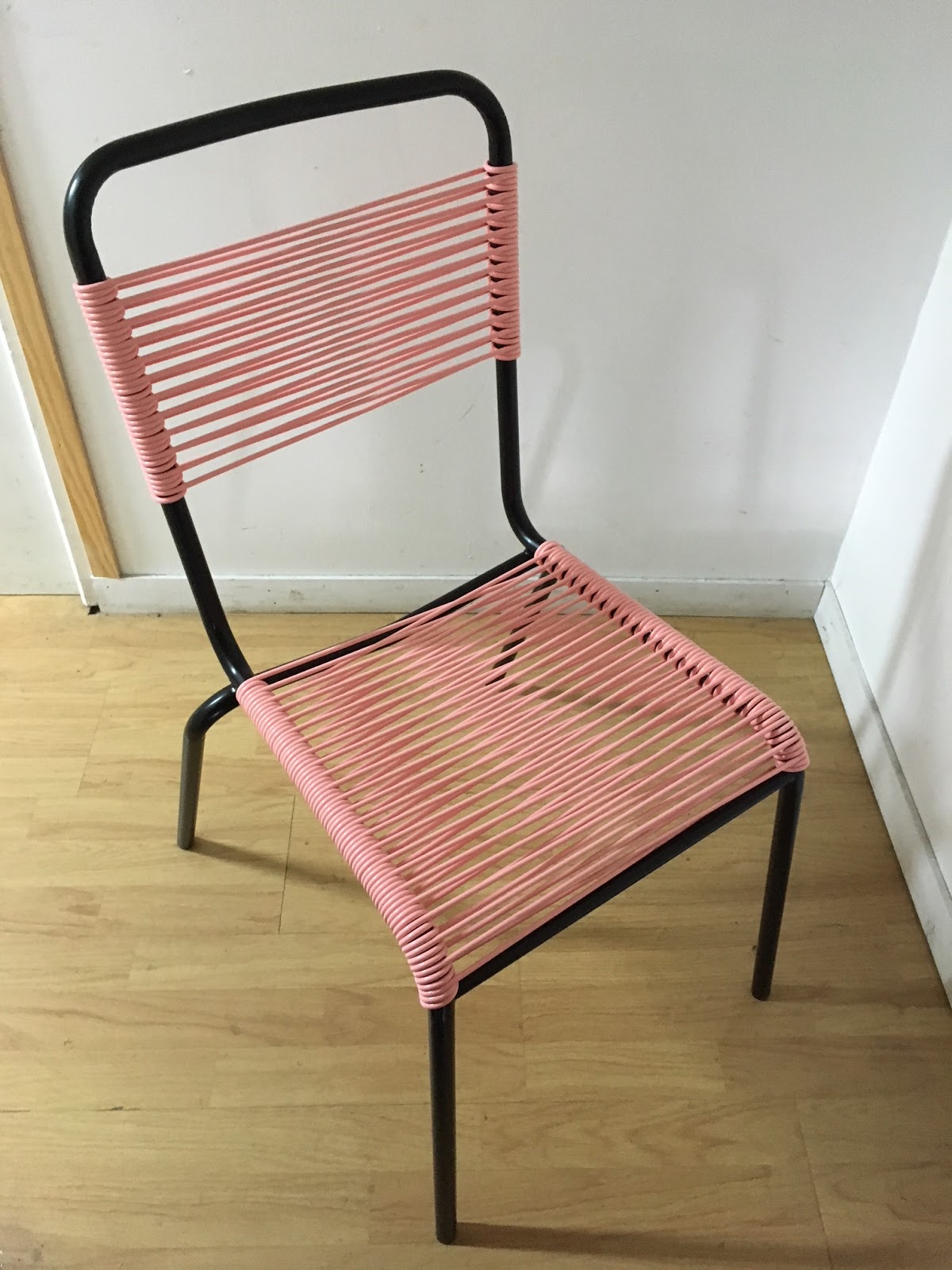 Fabriquer des objets en scoubidou (fauteuil, chaise