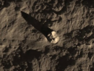 Падение луны hd. Падение луны 2022 кадры. Падение луны картинка афиша. Мы как инопланетяне песня с луны упали. Падение луны 2022.