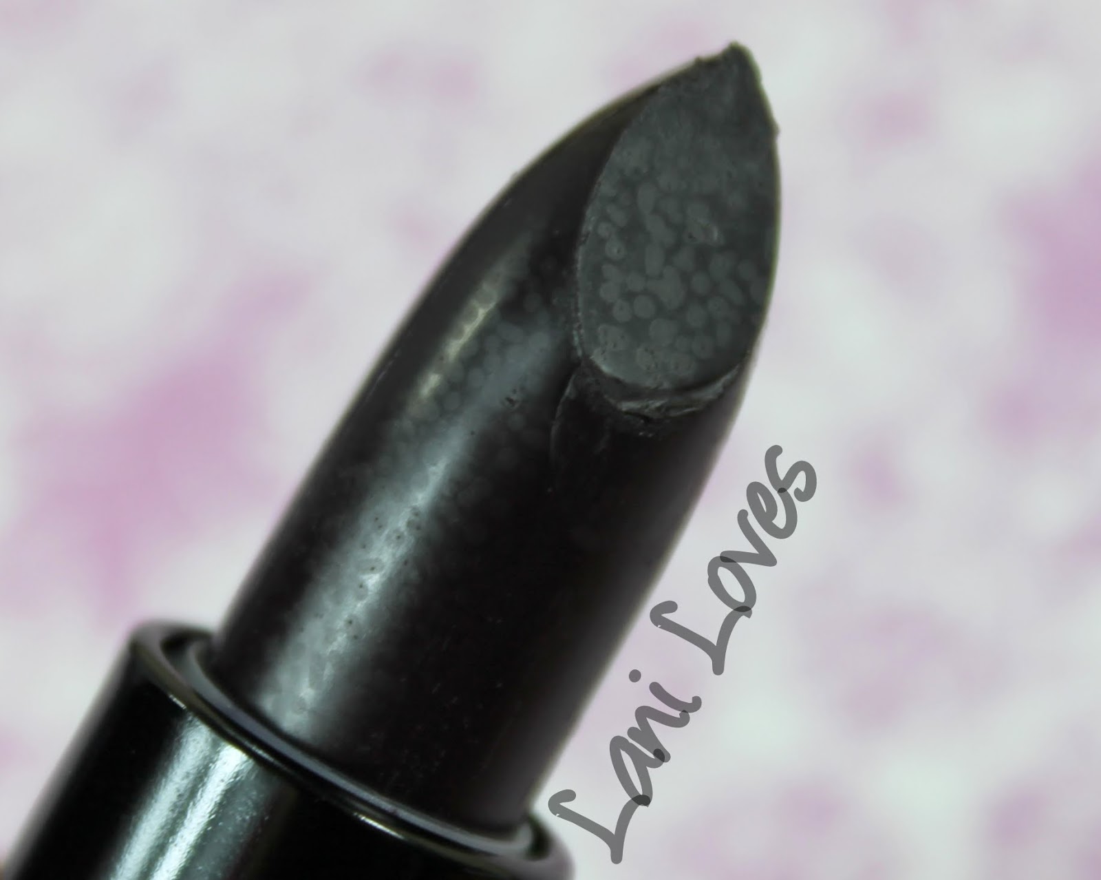 Makeup Revolution Amazing Lipstick - Black Heart Swatches & Review