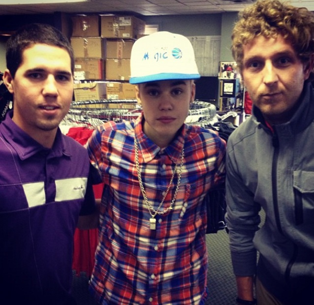 Bieber Exclusive: Justin Bieber with Fans on Last Night