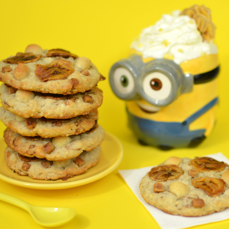 Cookies Esponjosos de Plátano y Nueces de Macadamia : ¡Unos Cookies para los Minions más platanívoros! Ultra esponjosos, con plátano, nueces de macadamia y fudge blandito. ¡BANANAAAAAA!