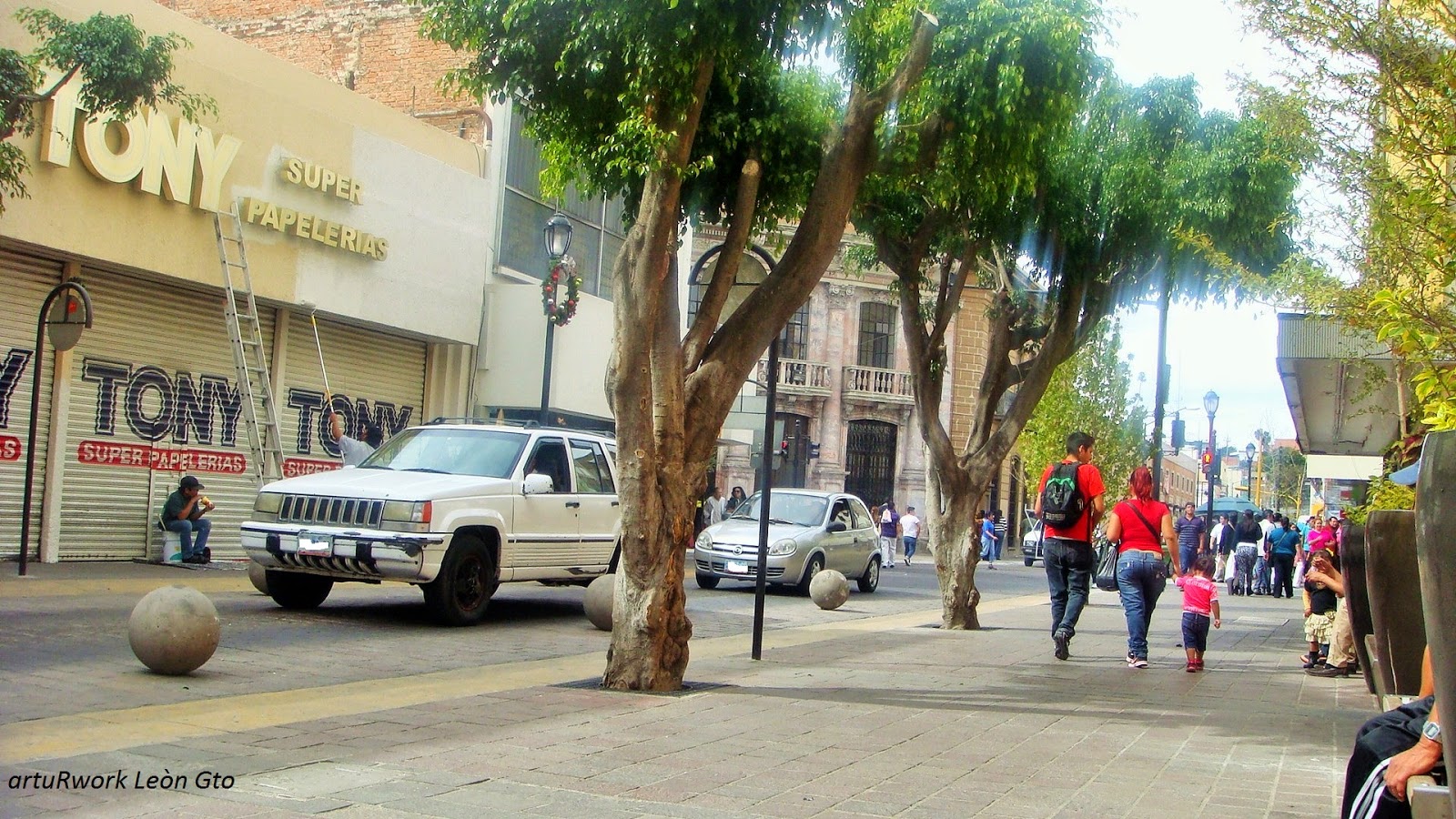 Ciudades mexicanas Calle Mexicana 5 de febrero de Lèon Gto en invierno del 2014