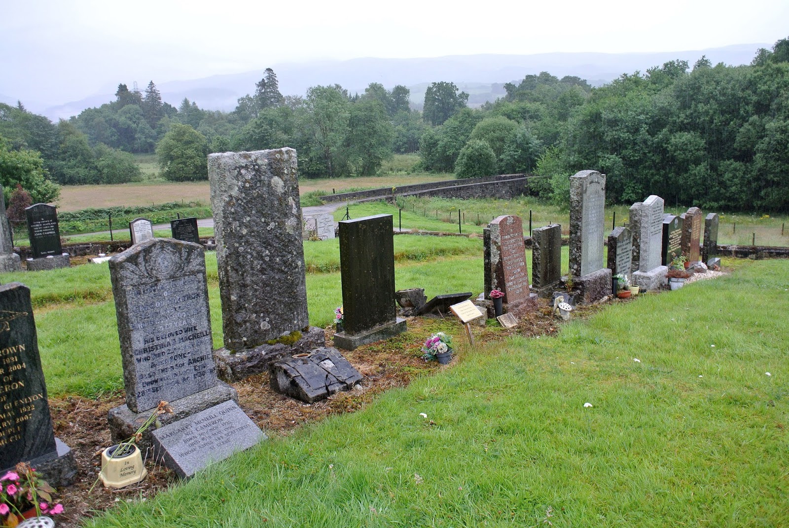 Le blog de Gabrielle Aznar Glenorchy Parish Church and cemetery ♦ Ecosse