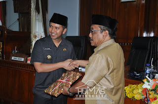 Emil Dardak Sampaikan Nota Keuangan APBD Tahun 2018