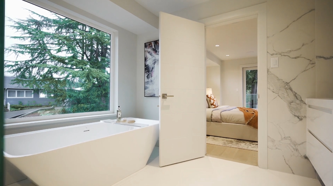 39 Interior Design Photos vs. 2710 Crescentview Dr, North Vancouver Luxury Home Tour