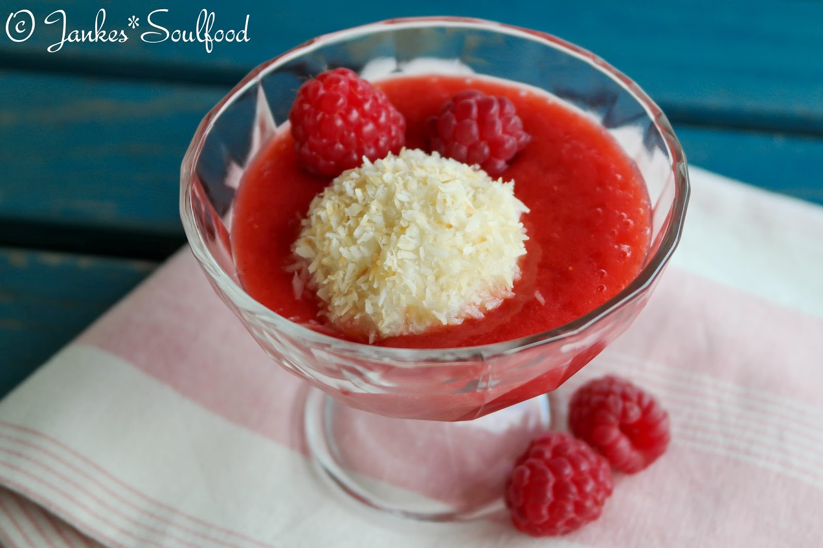 Jankes Seelenschmaus: Milchreis-Kugeln mit Beerenpüree