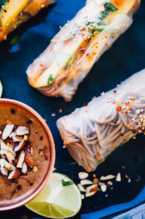 Phở quấn kimchi, xoài tươi, mì yến mạch soba chấm tương đậu và hạnh nhân Kimchi-buckwheat-soba-summer-rolls-5015