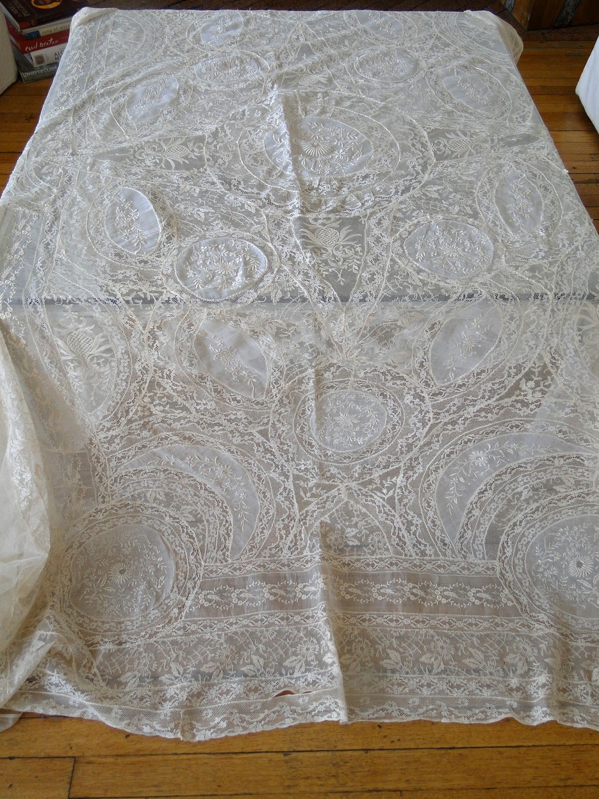 Buyer & Seller of Antique Lace, Fine Linens, Vintage Clothing, Haute