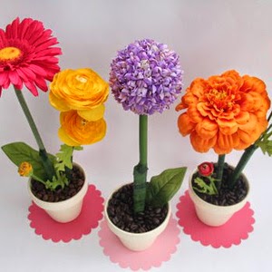 http://charlottesfancy.com/2010/04/26/crafty-monday-flowers-for-mothers-day/