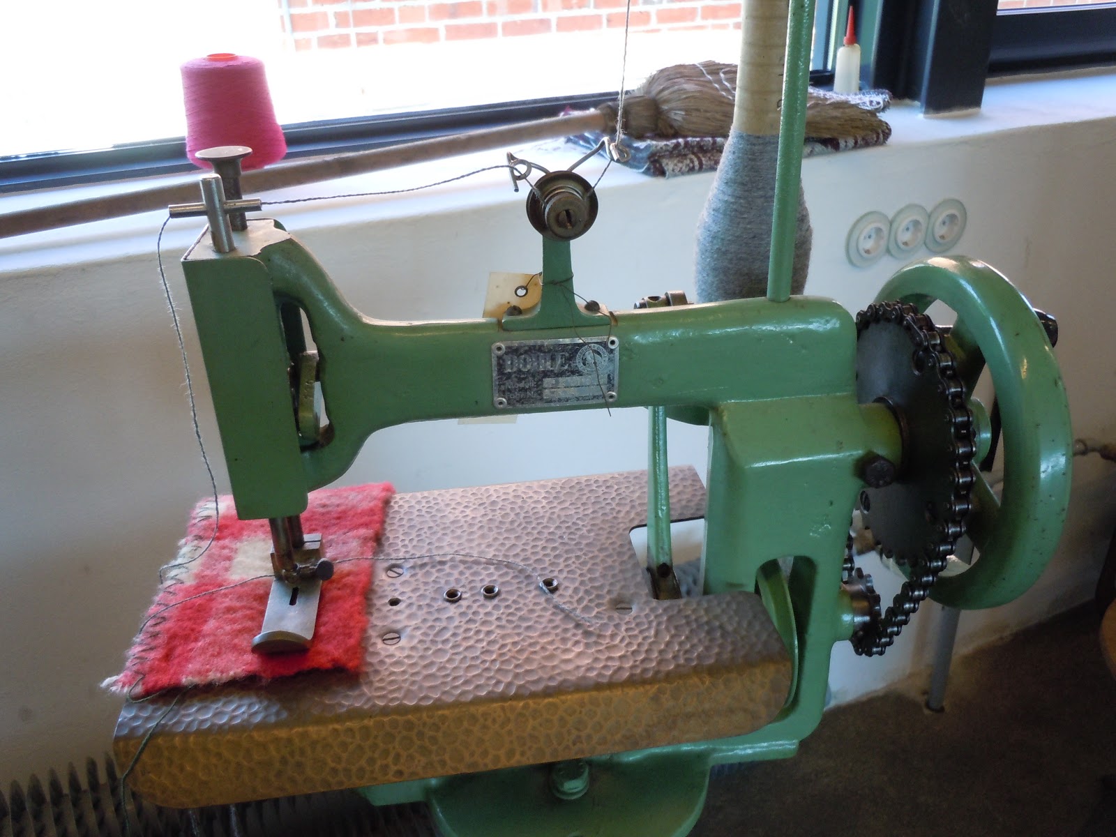 Art With a Needle: Photo suite 46 -- gimme that old time sewing