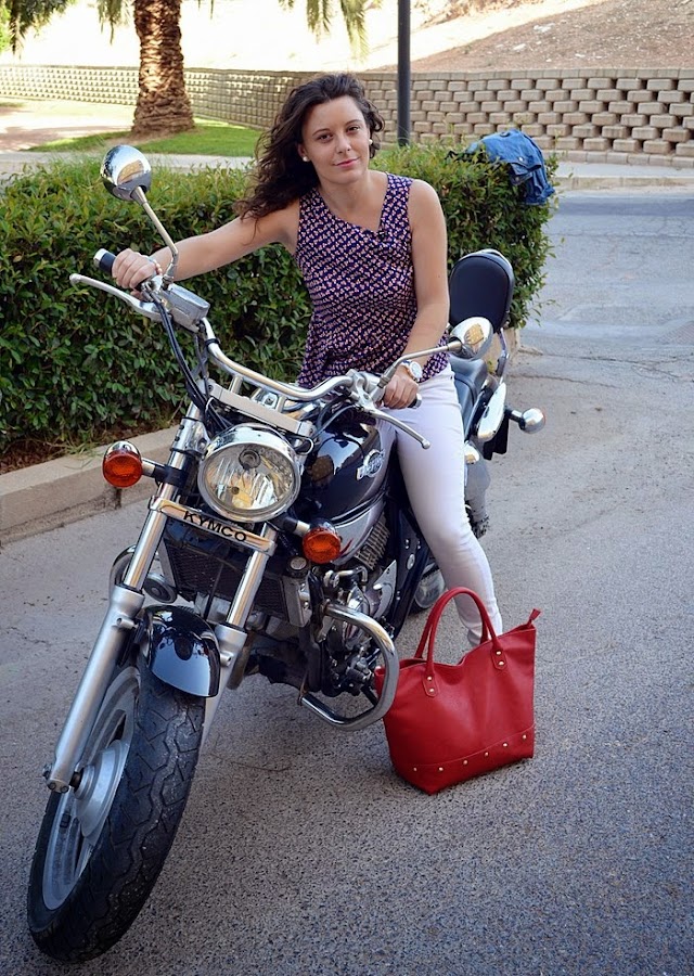 bolso rojo, moto, peplum, fashion blogger, castellón, moda, fashion, blogger, blog de moda, rojo, red, bag, 