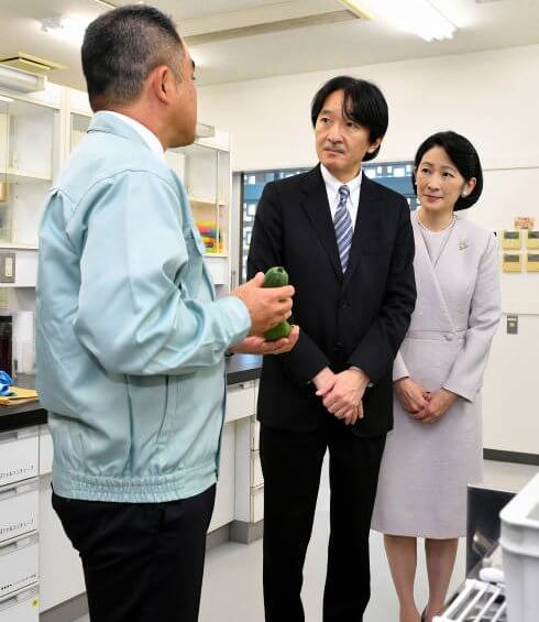 Crown Prince Akishino and Crown Princess Kiko visited Peace Memorial Park in the city of Itoman in Okinawa Prefecture