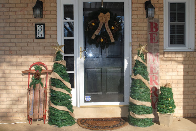 Two It Yourself: Large DIY Outdoor Christmas Trees from Tomato Cages