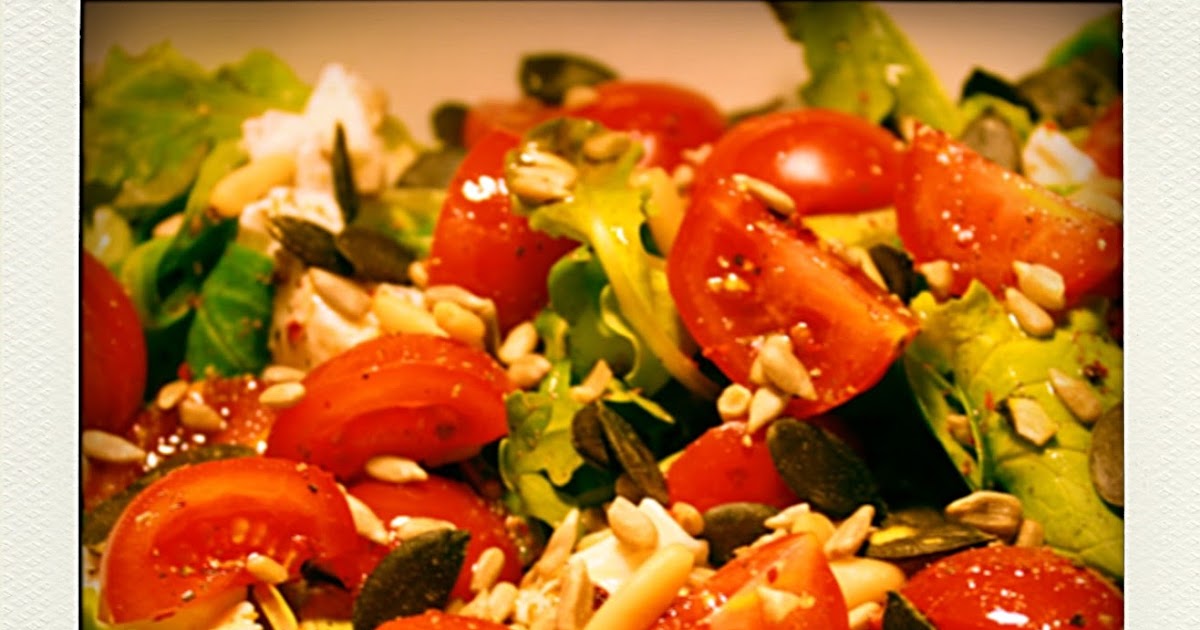 leipziger Alberlei: gemischter Salat mit Tomaten und Büffelmozarella