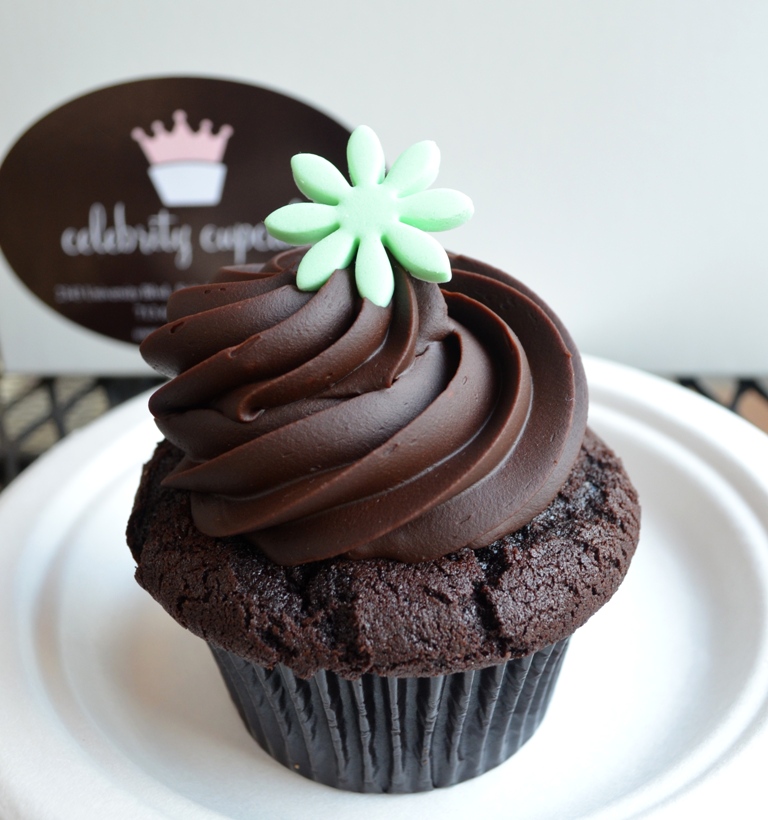 For the Love of Dessert: Celebrity Cupcakes Review