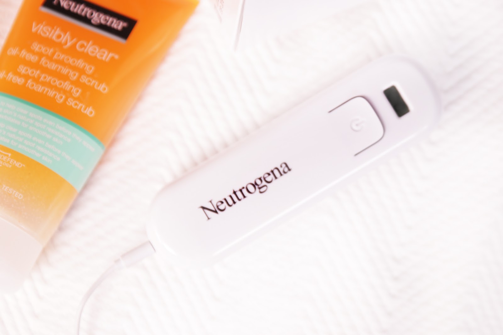 My Pale Skin Introducing the Neutrogena Visibly Clear® Light Therapy