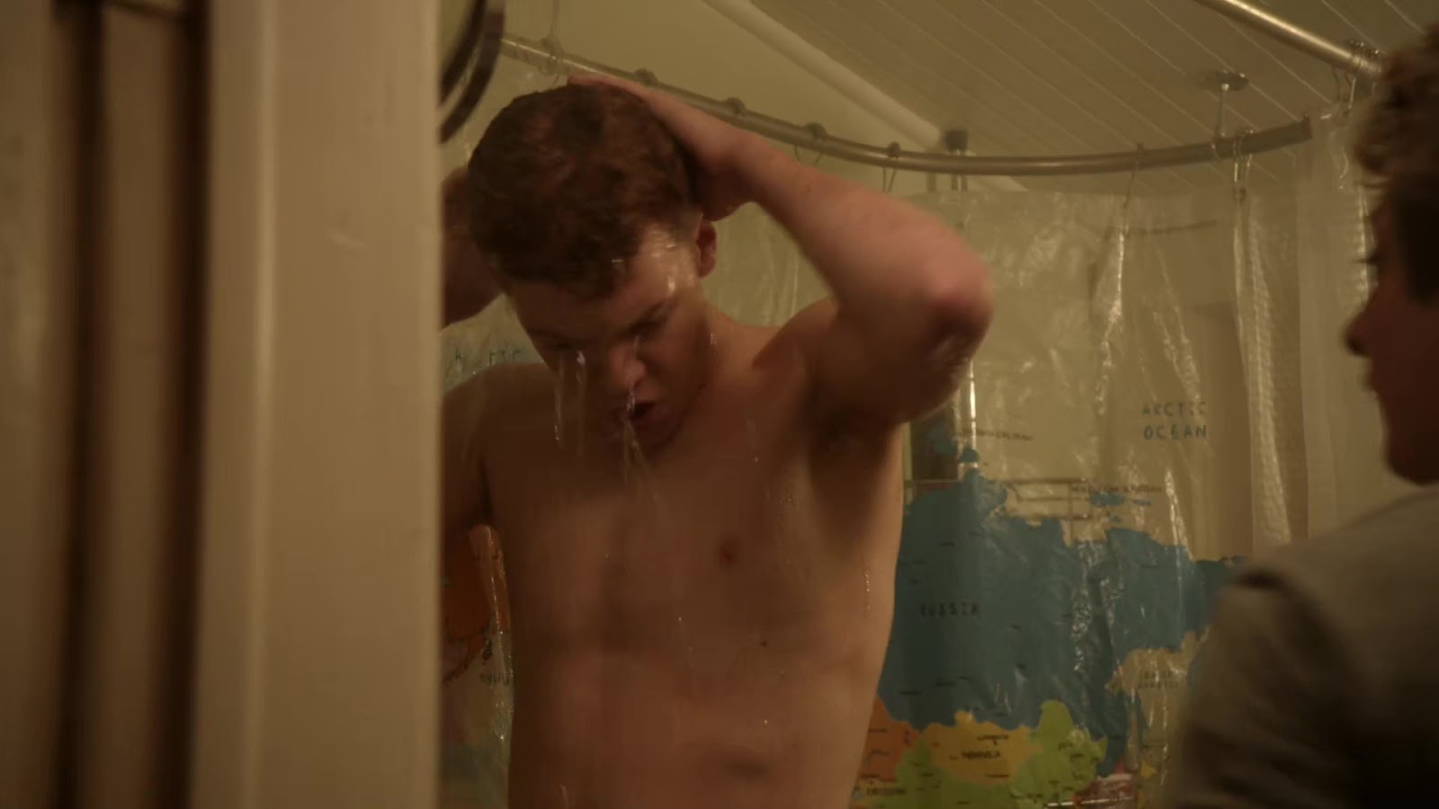 Cameron Monaghan shirtless in Shameless 2-01 "Summertime" .