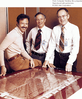 Gordon Moore dan Robert Noyce Gordon Moore dan Robert Noyce pendiri Intel