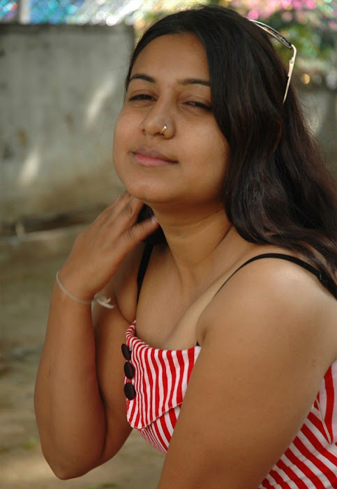 movie poo pookum osai spicy moments picture hot photoshoot