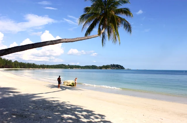 Gambar Pantai Lagoi Di Kepulauan Riau