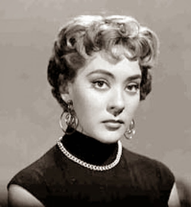 Por Todos Los Medios Amor en cuatro tiempos, ultraviolencia y ultra