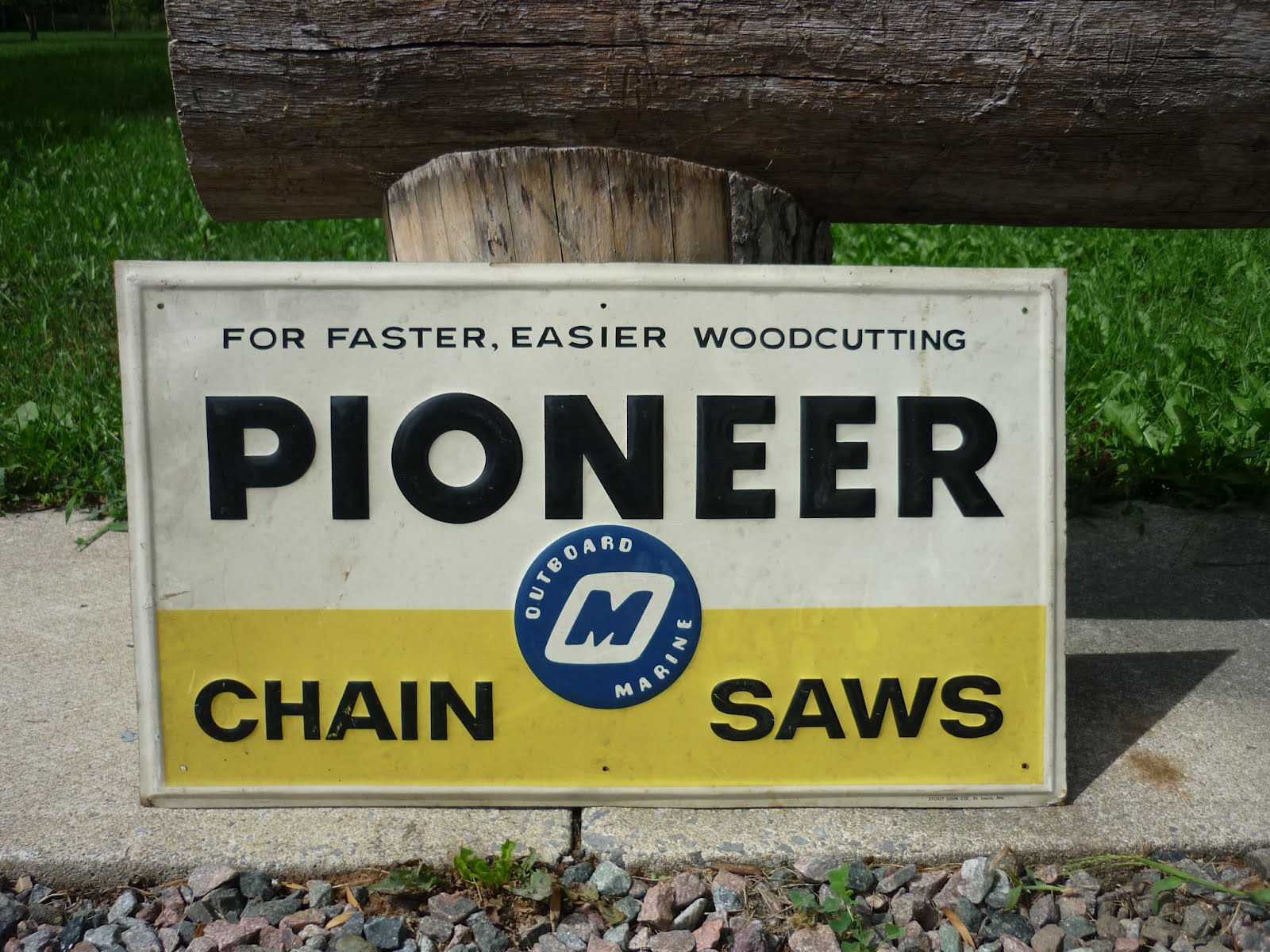 VINTAGE CHAINSAW COLLECTION CHAINSAW SIGNS COLLECTION. (PICTURES).