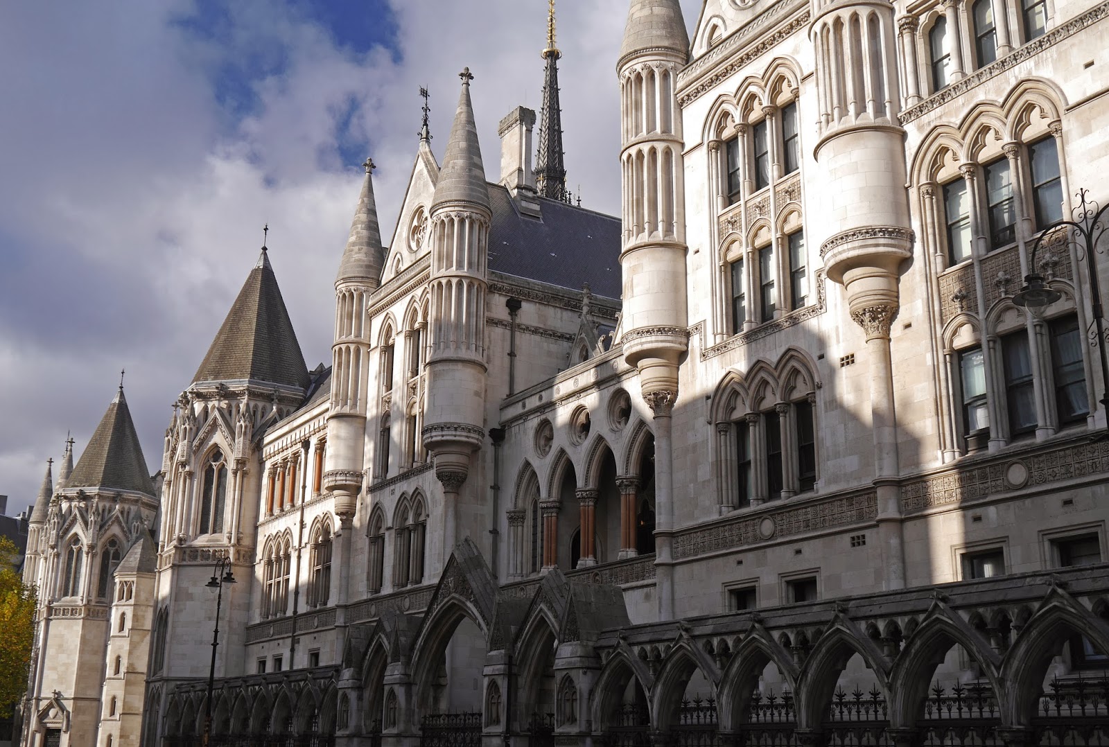 Walking in the country: London: Inns of Court