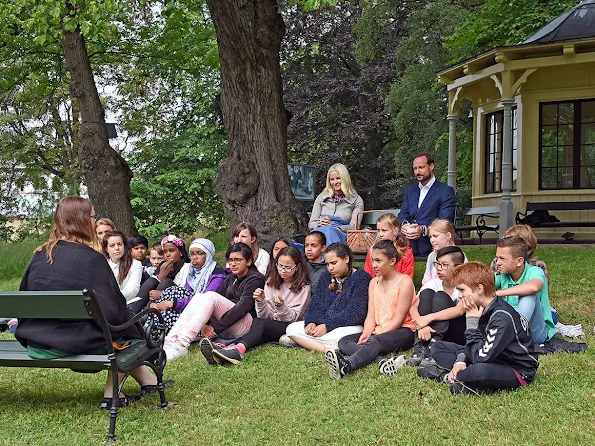 Haakon and visits the Summer Library at the Palace Park. Princess Mette Marit wore Valentino dress