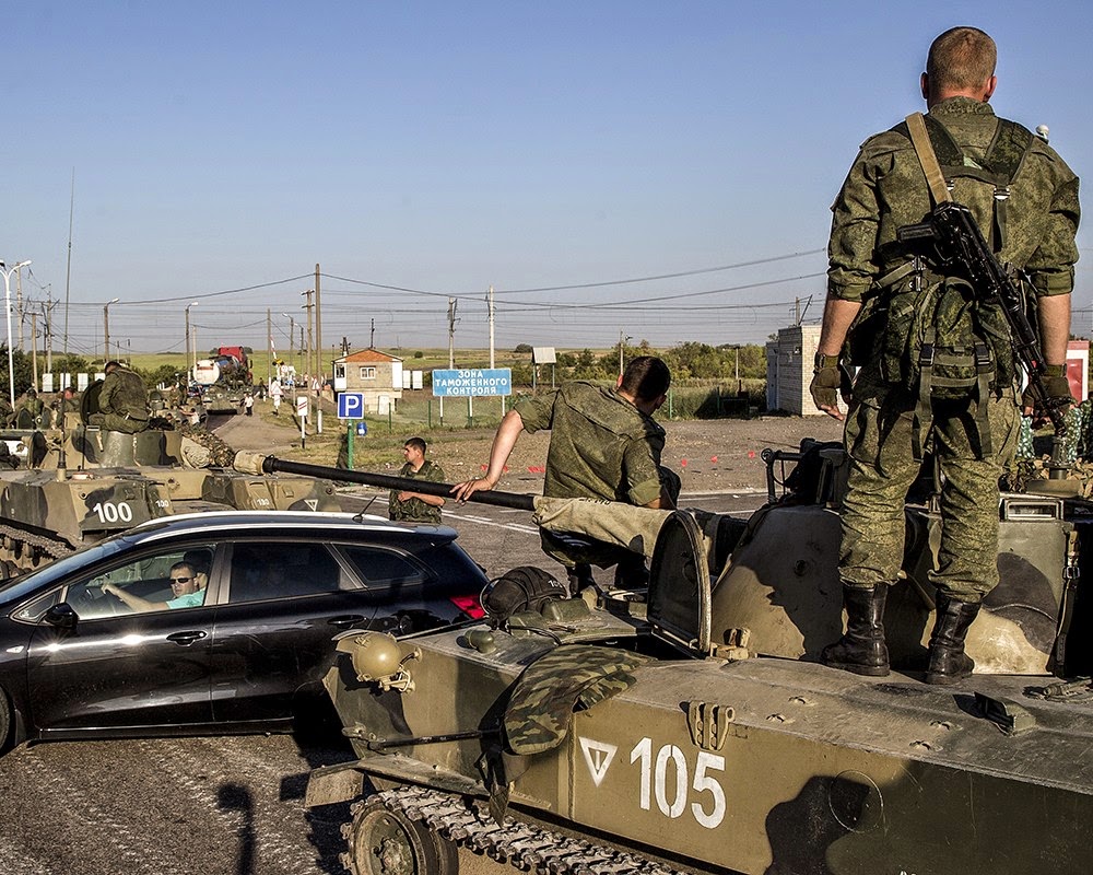 Иностранные журналисты зафиксировали пересечение российской военной техникой границы с Украиной.