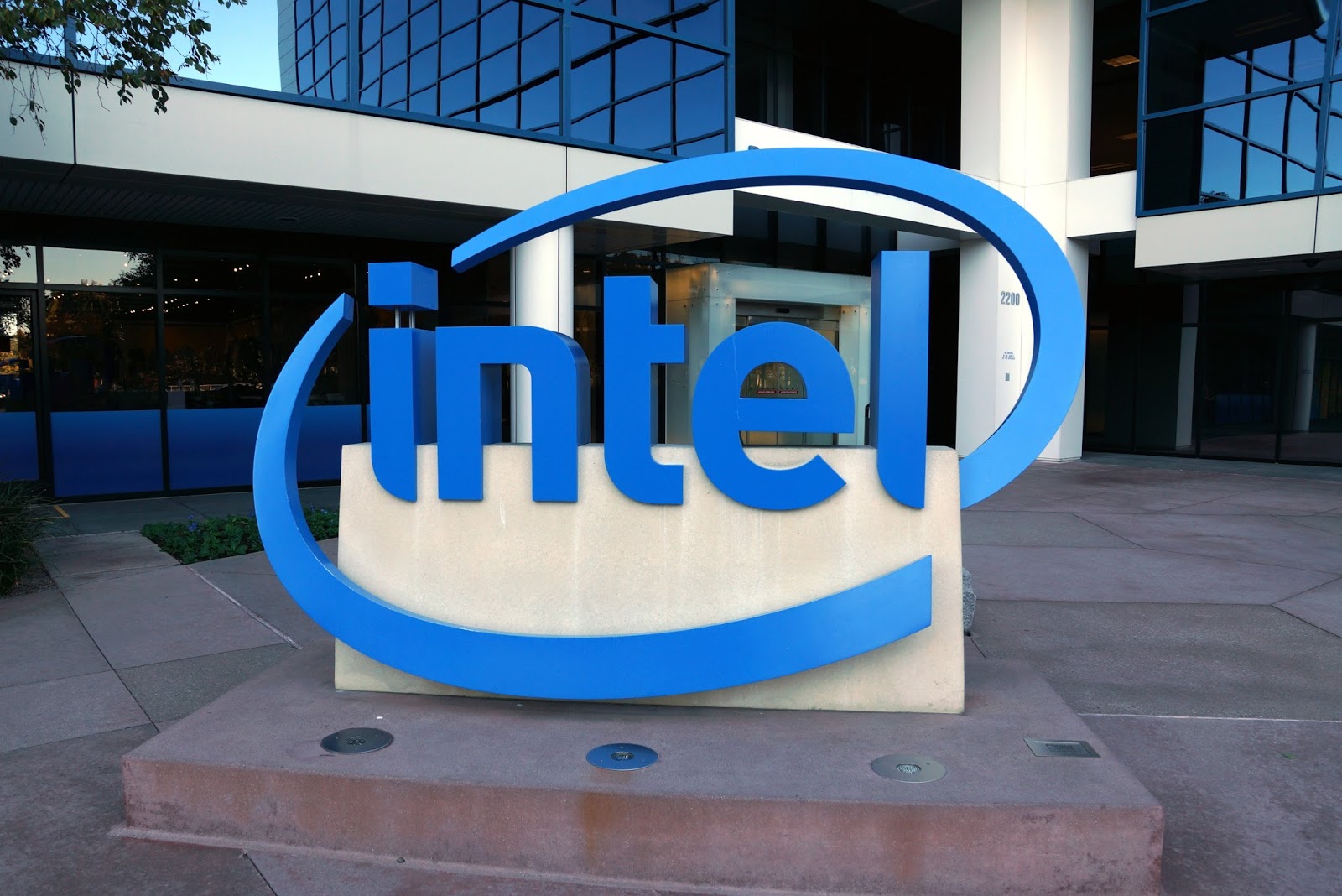 Top 10 world's most valuable tech brands intel