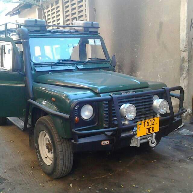 SOKONI LANDROVER ONE TEN IKO KATIKA HALI BORA SANA T612 DEK WASILIANA