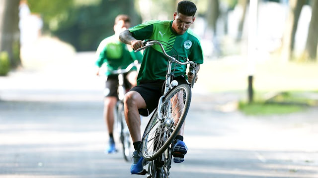 ΑΠΙΣΤΕΥΤΕΣ ατάκες την πρώτη μέρα στην Ολλανδία!